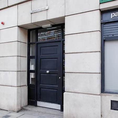 2 Bedroom Near Historical Christchurch Διαμέρισμα *