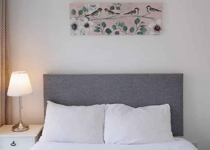 2 Bedroom Near Historical Christchurch